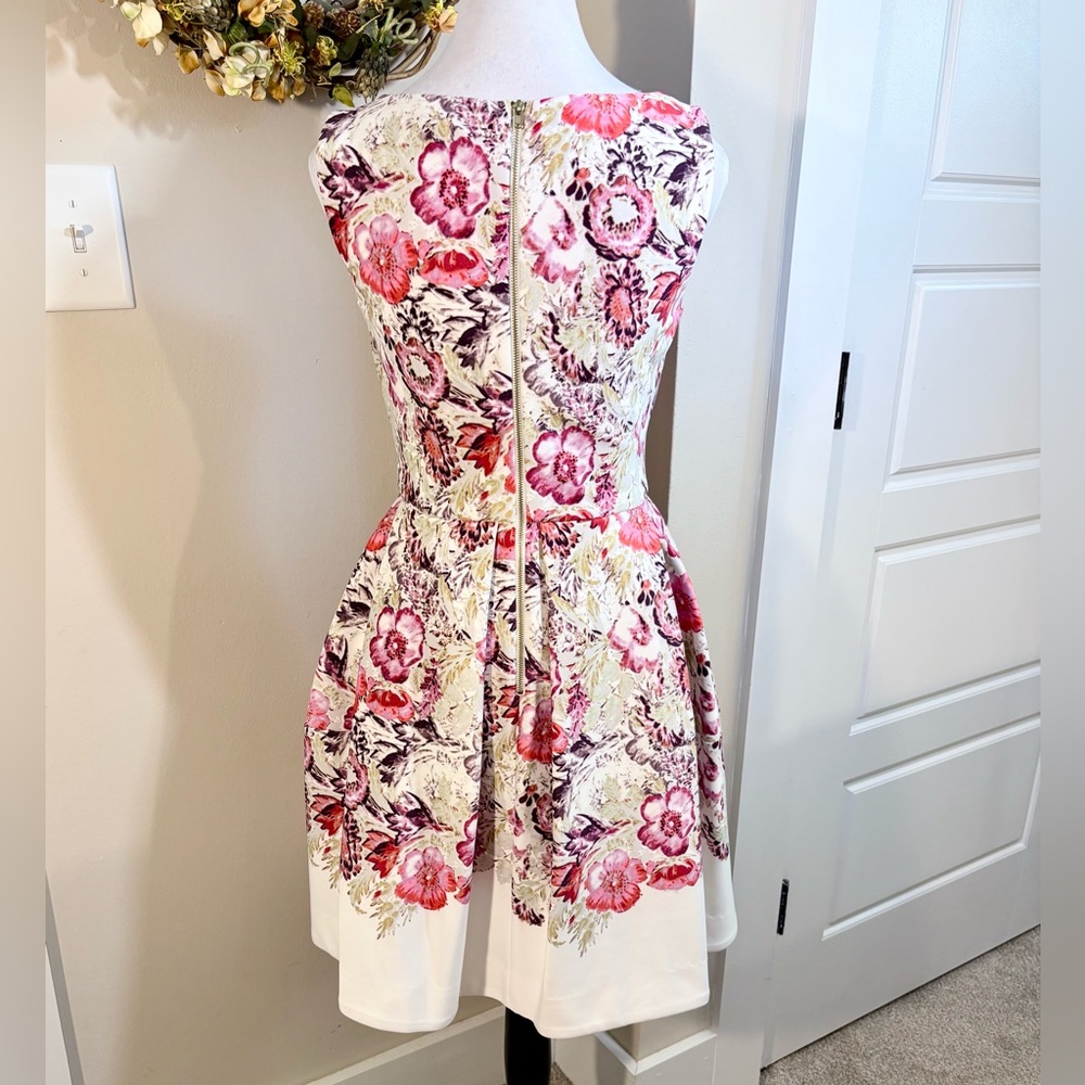 JUST TAYLOR Scuba Floral Pleated
Fit-and-Flare Dress w/ Pockets Sz 2🧡 - Picture 7 of 11